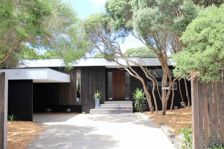 Ti Tree House – only 800m to Rye ocean beach