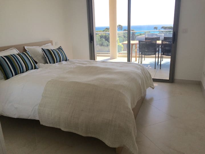 Ორი საძინებელი პირდაპირი გასასვლელით ტერასაზე