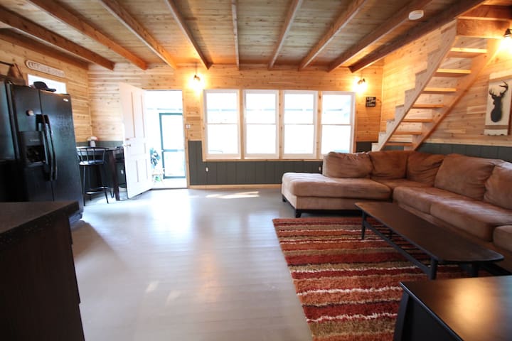 Airbnb Carlyle Vacation Rentals Places To Stay