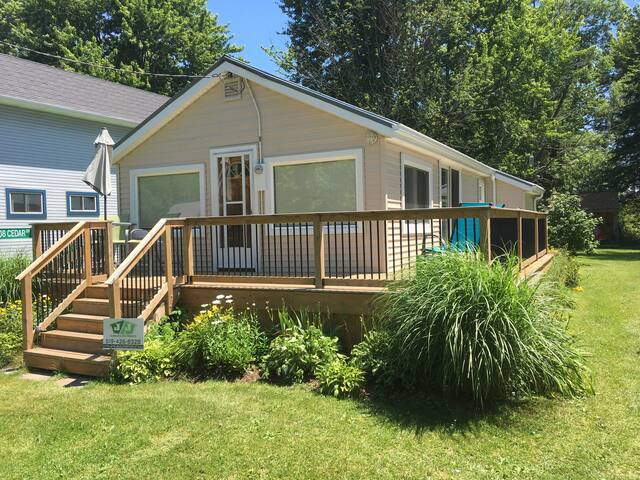 Quaint Turkey Point Cottage Cottages For Rent In Vittoria