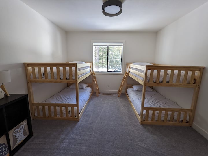 Two bunks (four twin beds). 

Bucket of Legos, board games, books and assortment of toys in closet for children. 

**If booking for adults to sleep on top bunks, please note we cannot allow because of safety reasons. Pls review and plan accordingly