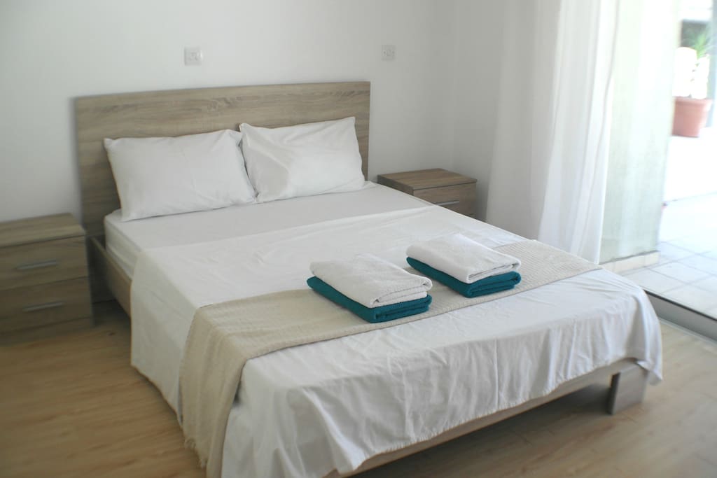 Master bedroom with queen size bed