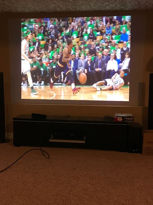 Home theater w Projector