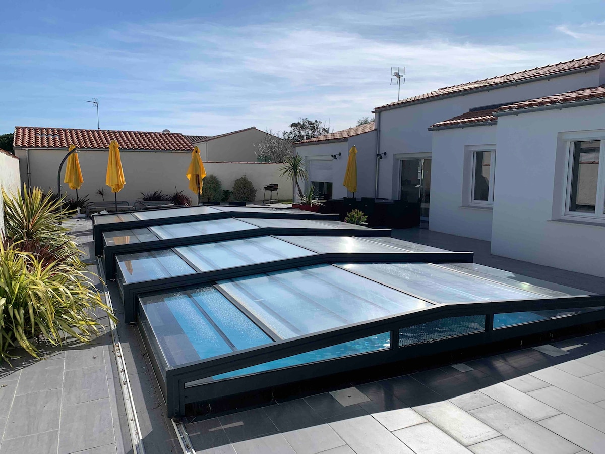 Popular Airbnb listing: Vacation around the pool and BBQ. in Saint Pierre D'oléron