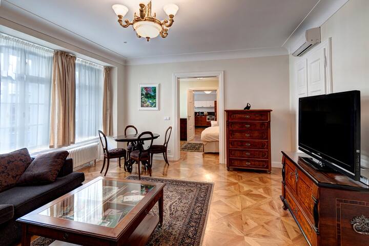 The White Swan A/C, 2 bedrooms Apartment, centre gallery image 4