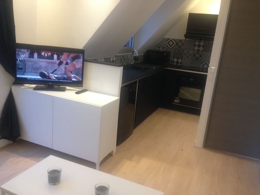 télévision avec rangements en dessous