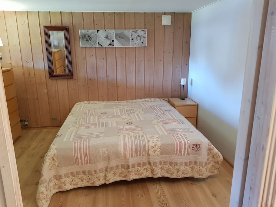 Double bed (180*200 ) or 2 single beds (90*200)