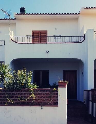 Villetta a schiera a 100 metri dal mare.