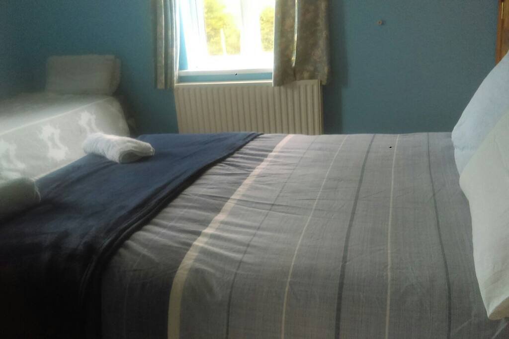 double bed, single bed, linen included.