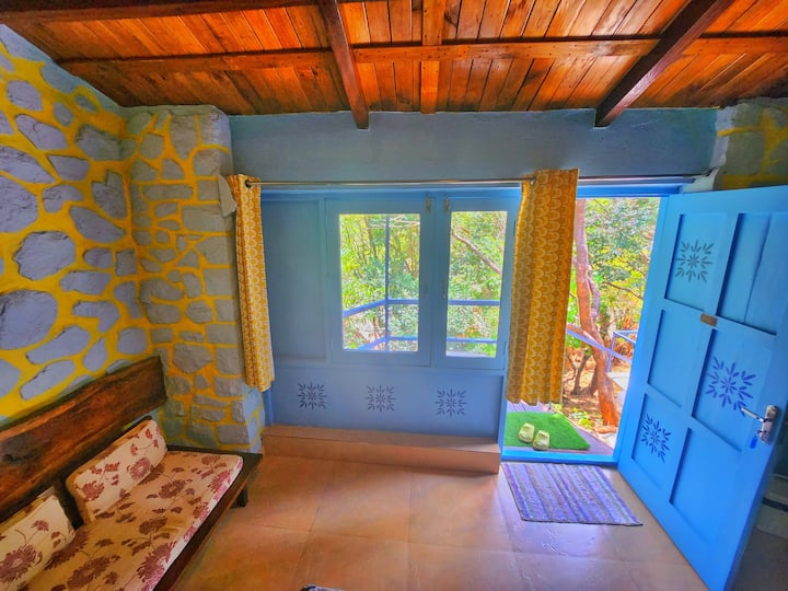 Cosmic Tree Cottage | Non Ac - Pool - Fast Wifi - Lonavala