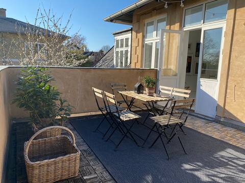 Bright villa apartment with private balcony near Copenhagen