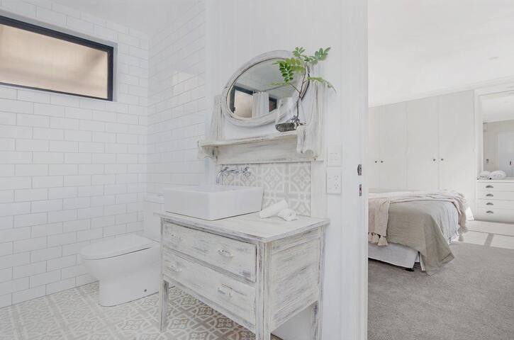 10 Ocean Villa gallery image 5