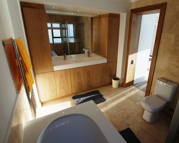 The Baules Camps Bay, Spectacular Luxury Villa gallery image 5