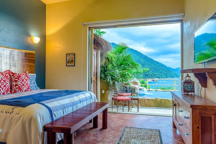 Neka vam zvuk blagih valova posluži kao jutarnji alarm, a slani povjetarac prodire kroz otvorena vrata balkona.

