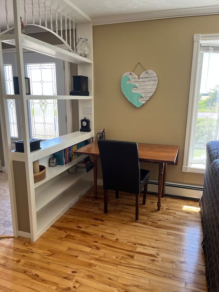 Beautiful 2 Bed Apartment With Water View - Summerside