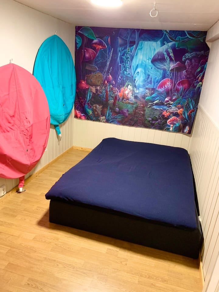 Barnerommet kan også brukes ved å sette inn seng/ dobbeltseng/ madrass