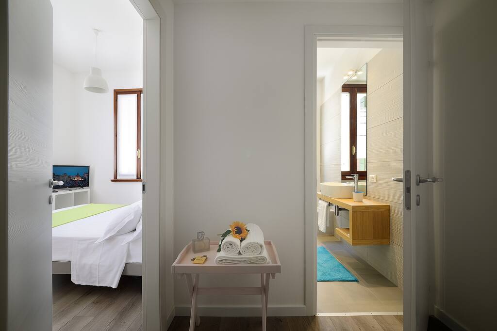 A lovely room with its own bathroom, lightly and coloured