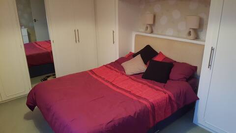 Spare room close to Leeds