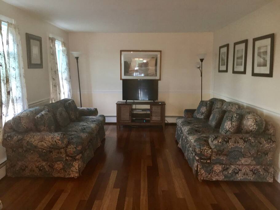 Spacious living room
