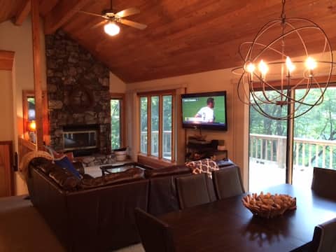 Open Concept Mountain Retreat