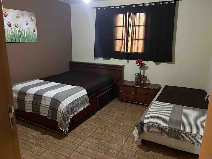Dormitorio 1: 1 cama doble + 1 cama individual.