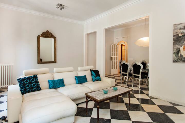 City center apartment with terrace gallery image 3