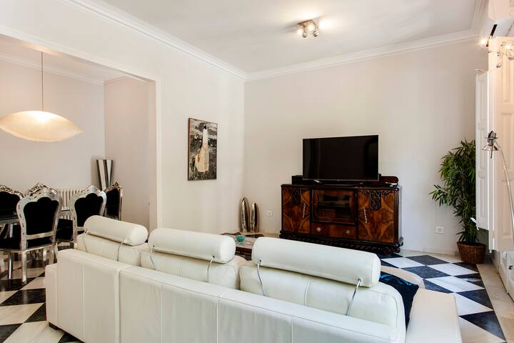 City center apartment with terrace gallery image 4