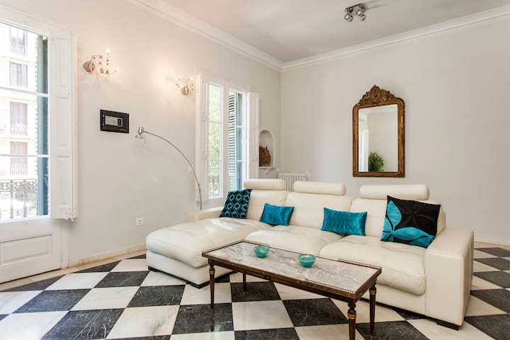 City center apartment with terrace gallery image 5