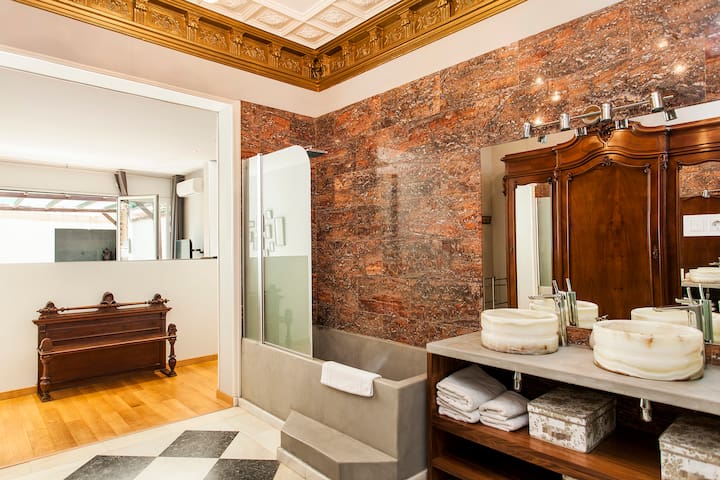 City center apartment with terrace