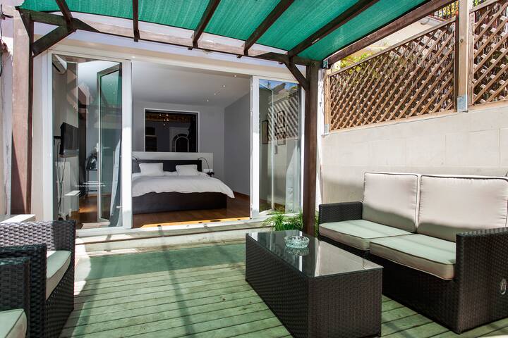 City center apartment with terrace gallery image 2