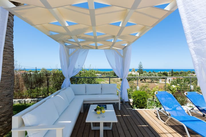 Villa Aetos – Walking distance to a sandy beach! gallery image 3