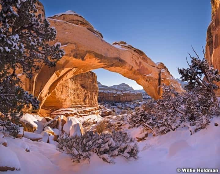Hickman Bridge in Capitol Reef, easy hike!