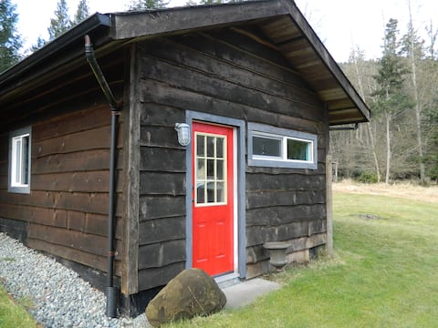 Cozy South End Room - Galiano Island