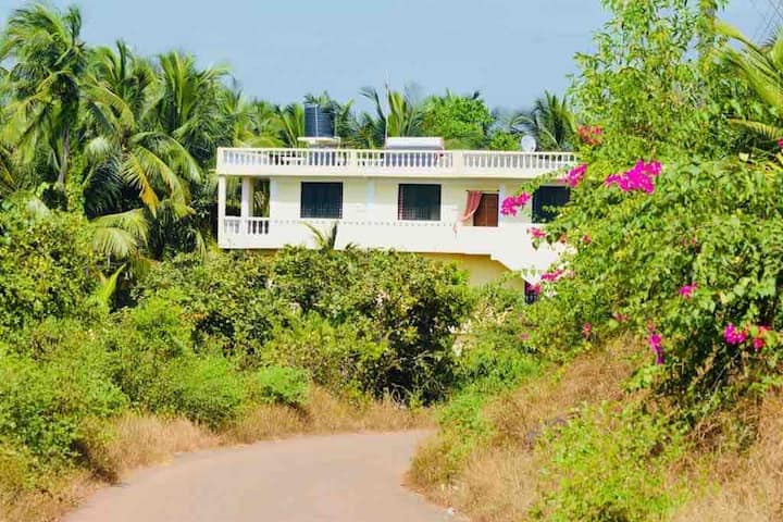 Morjim Holiday Beach
