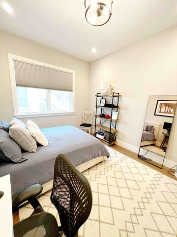 High Tech, Newly Renovated Cow Hollow Home gallery image 5