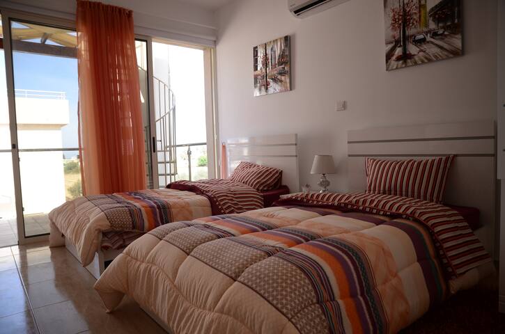 Villa Quiet and comfortable There is parking space