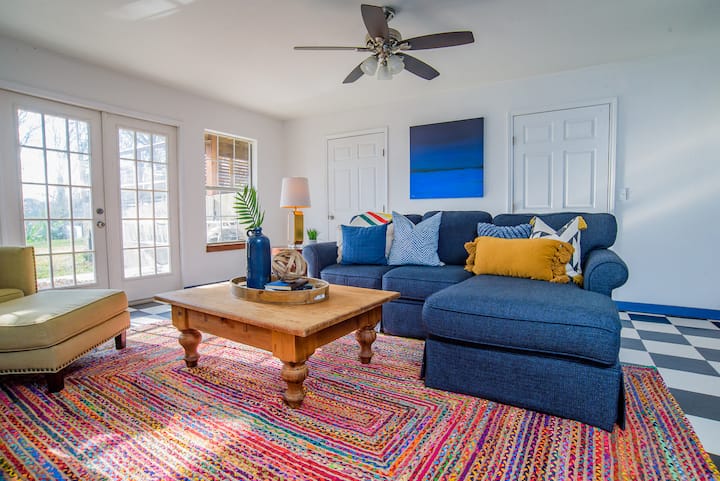 Ორსართულიანი ოთახის საცხოვრებელი სივრცე