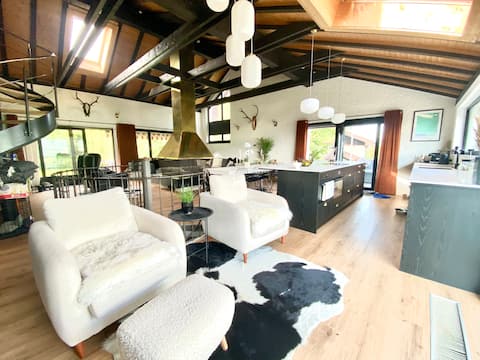 Popular Airbnb listing: Ski-In/Out 4BR Alpen Chalet, Views & Fire in Alt St. Johann