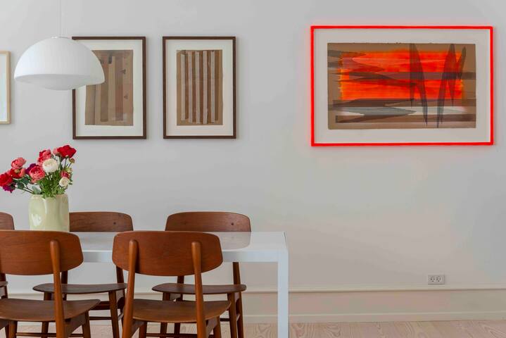 Top central / Private Luxury Suite / Art Gallery gallery image 3