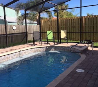 Ground floor--just 365 steps to beach!