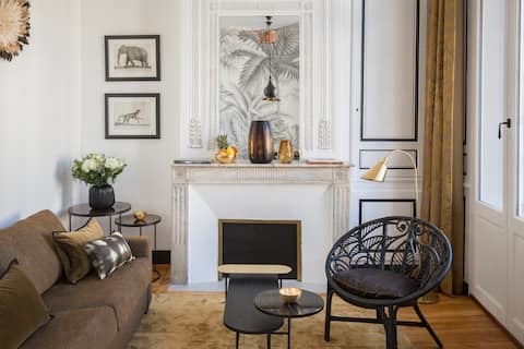 Top performing Airbnb: Luxury T2 apartment Place du Parlement city center in Bordeaux