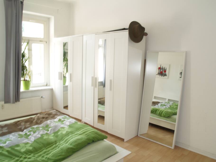 Brigth and quiet room with 2 x 2 mts bed
( Futton matress, 10 cms)