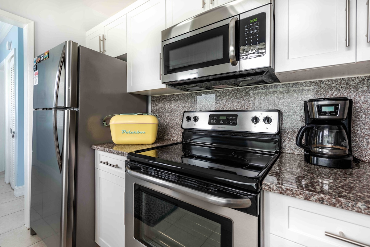 Fridge with freezer, microwave ovn, stowe, Coffee machine and cooler