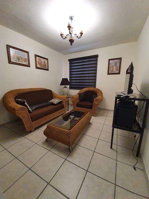 Top Airbnb: Donna's apartment - Colonia Esmeralda - Lastras Stadium in San Luis Potosí