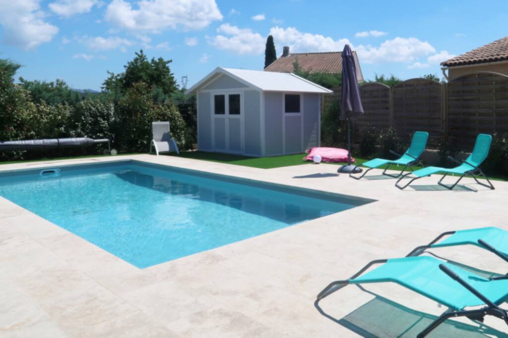 Piscine clôturée