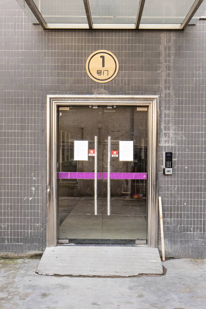 带270度落地大窗 简约大气的高层房源 Apartments For Rent In Guangzhou Guangdong China