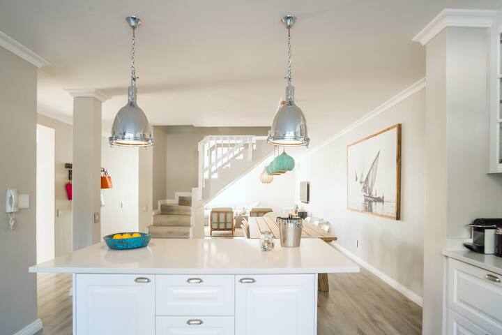 Camps Bay Family Beach home with great views. gallery image 5