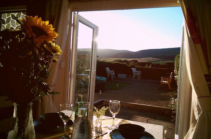 Charming Cottage In Arran Cottages For Rent In Lamlash North