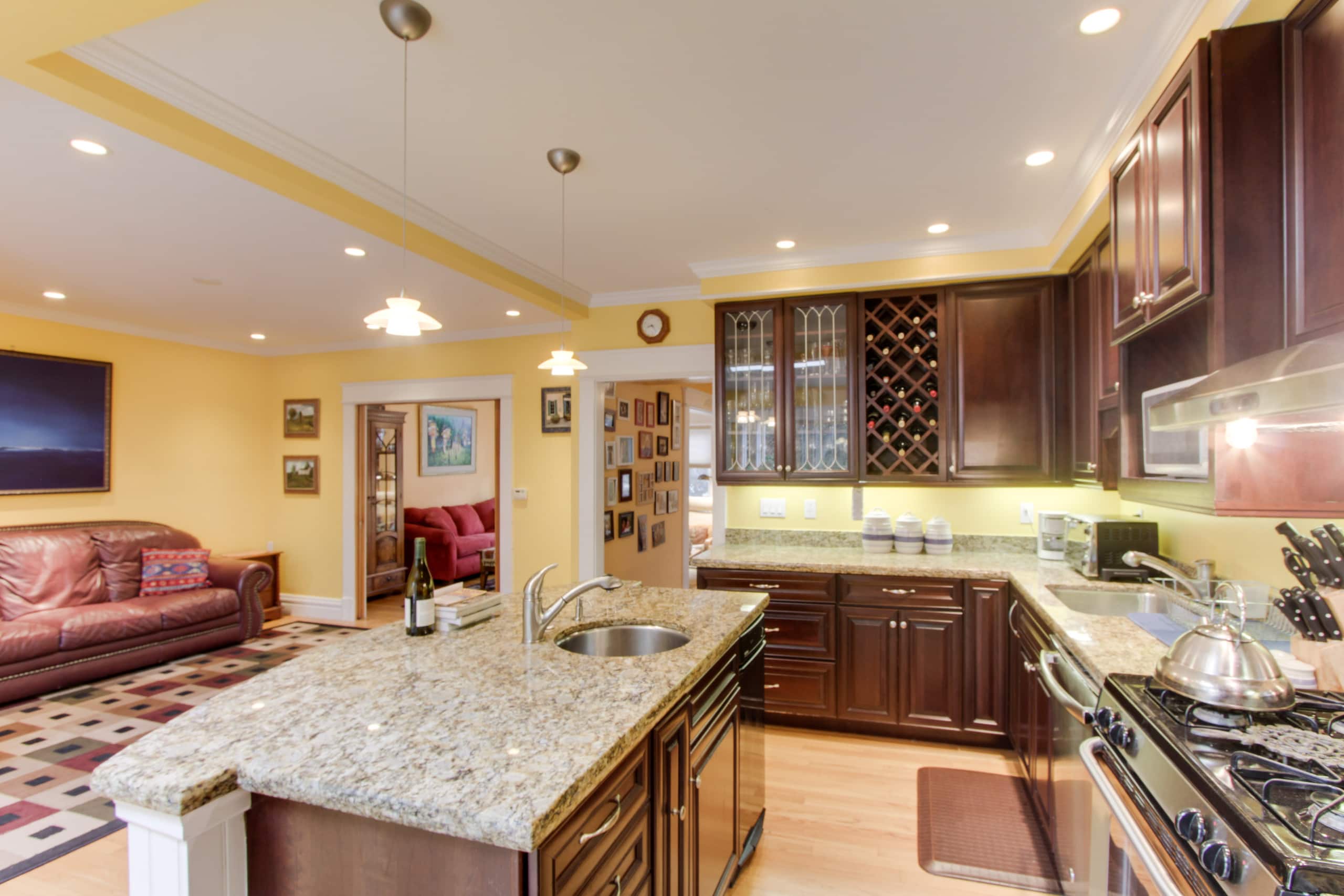 Home in San Francisco · ★4.91 · 4 bedrooms · 5 beds · 2.5 baths - Image 3