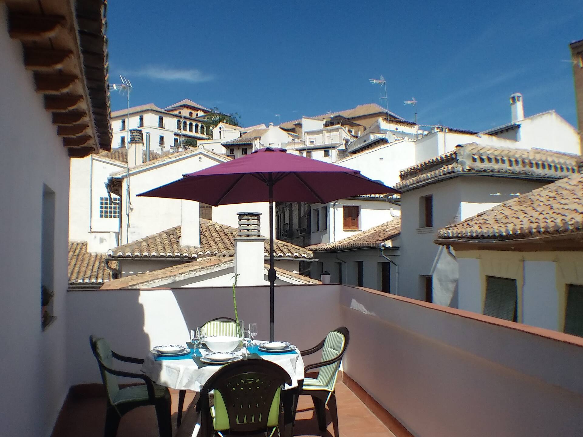 PRIVATE TERRACE - CENTRAL - PARKING